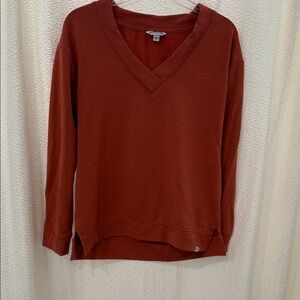 Orvis Women's Long Sleeve V-Neck Top in Rust